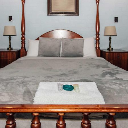 Settlers Hotel Йорк Экстерьер фото