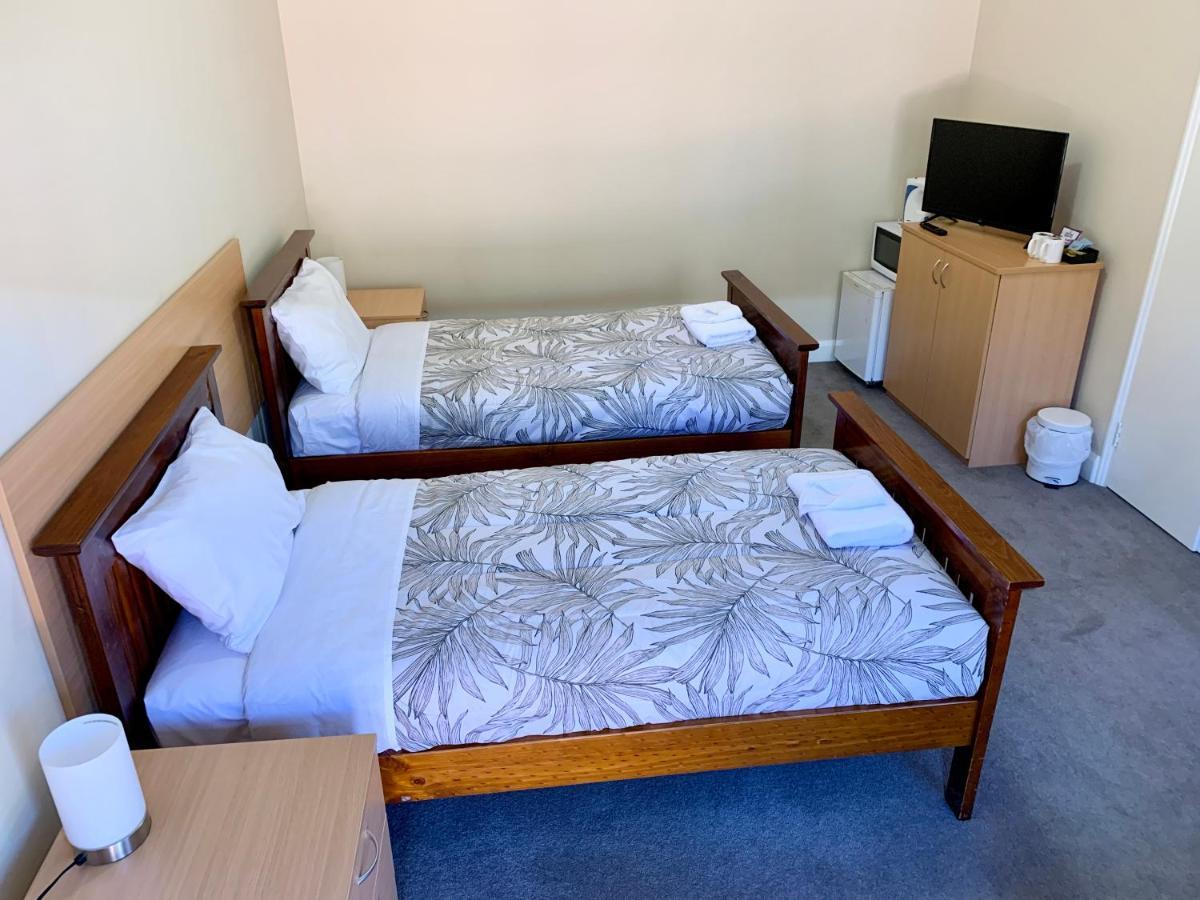 Settlers Hotel Йорк Экстерьер фото