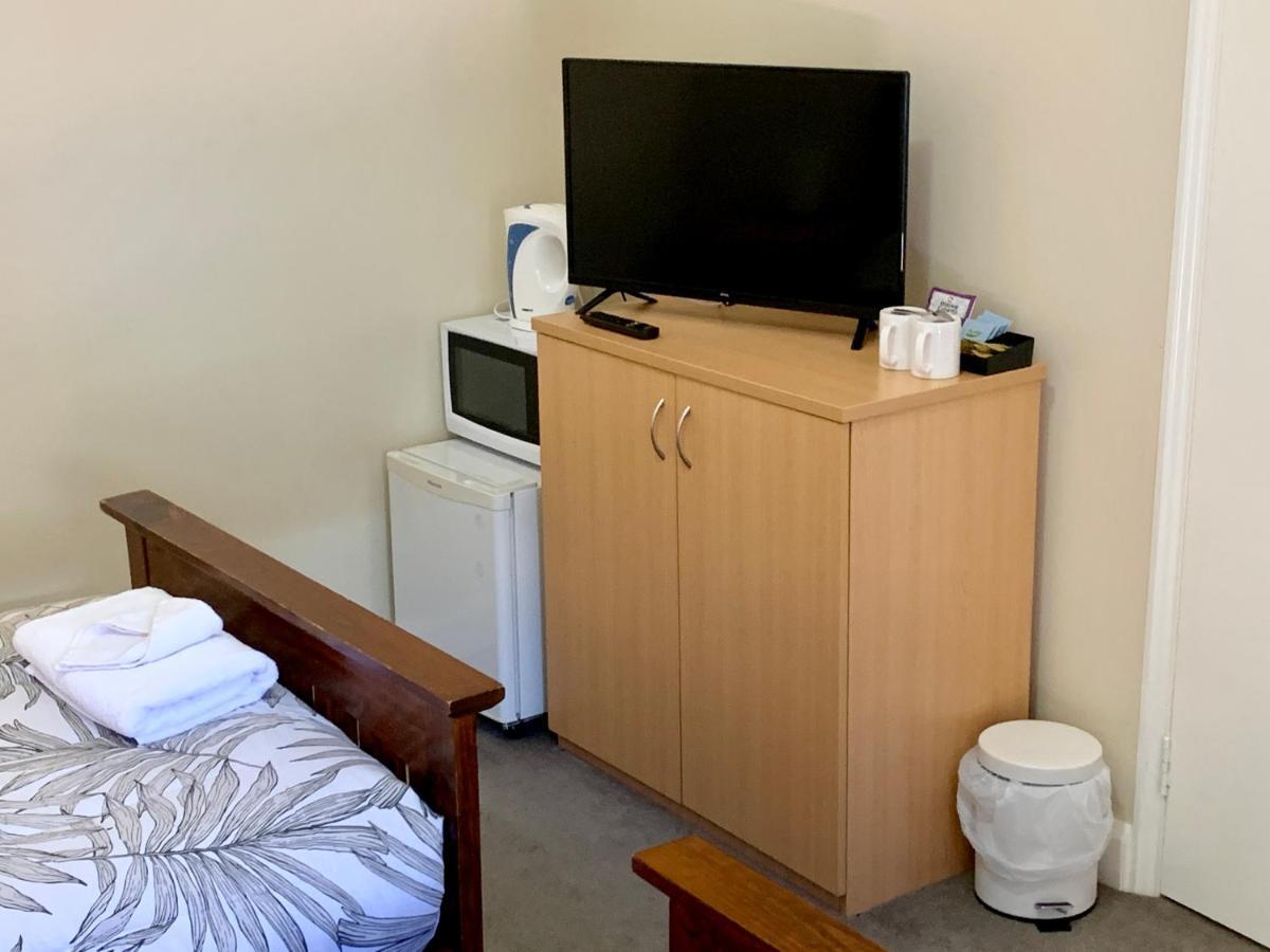 Settlers Hotel Йорк Экстерьер фото