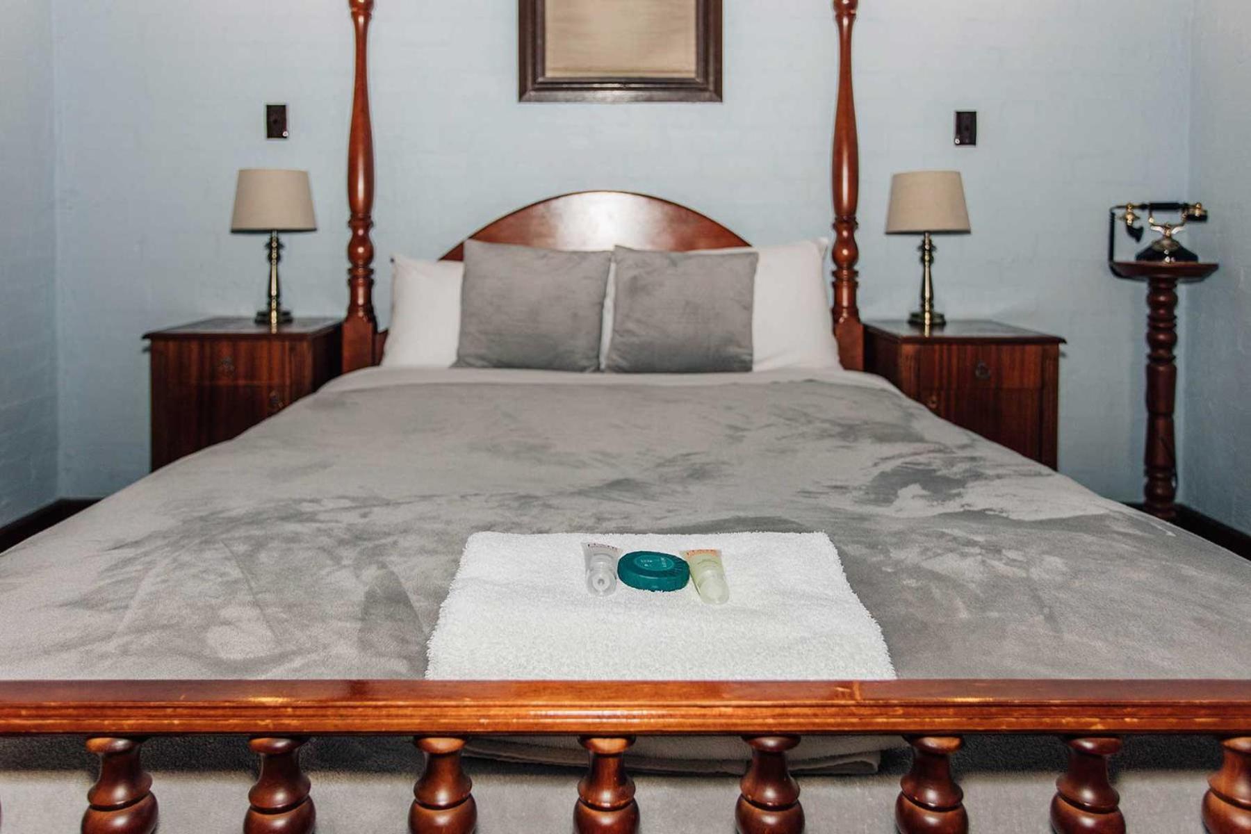 Settlers Hotel Йорк Экстерьер фото